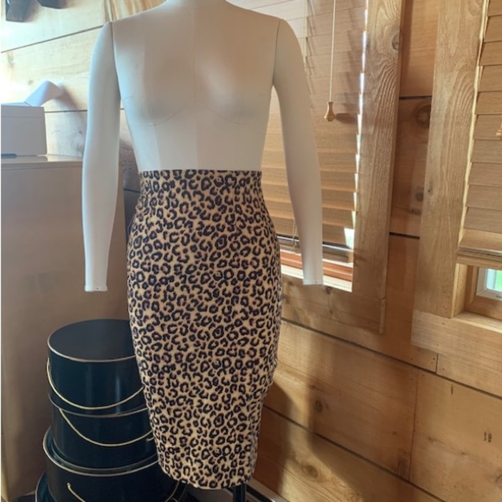 Beautiful brand new leopard pencil skirt